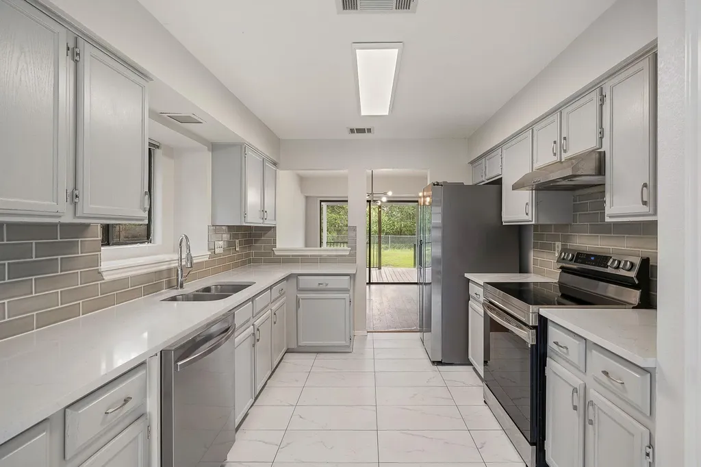 8905 Bridgewood Trail Austin TX 78729