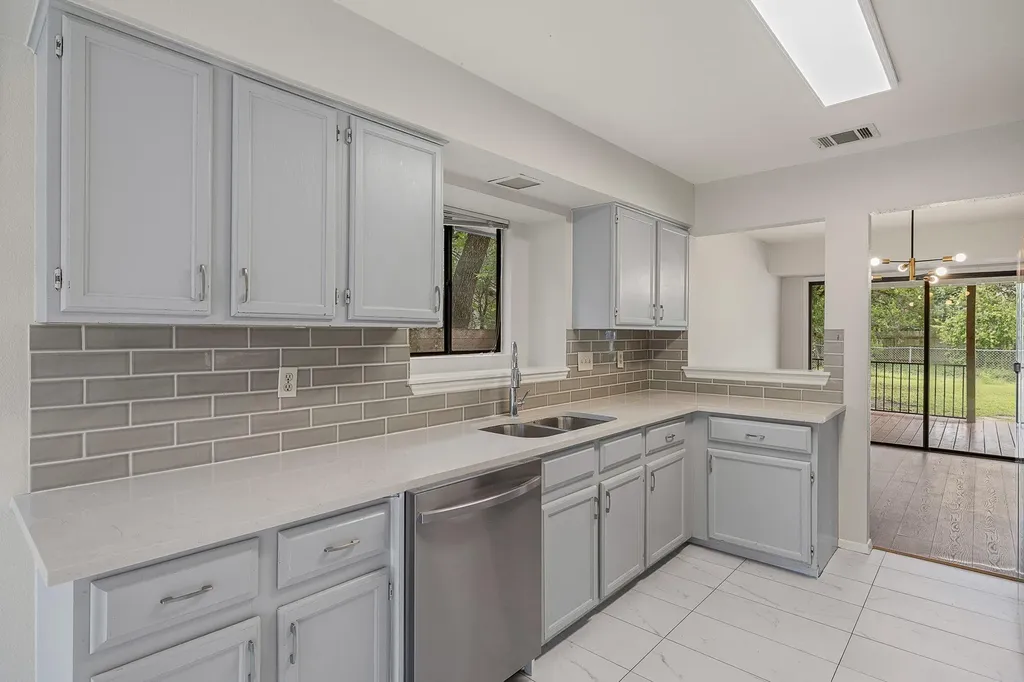 8905 Bridgewood Trail Austin TX 78729