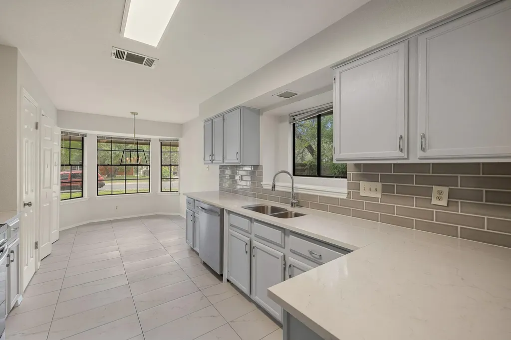 8905 Bridgewood Trail Austin TX 78729