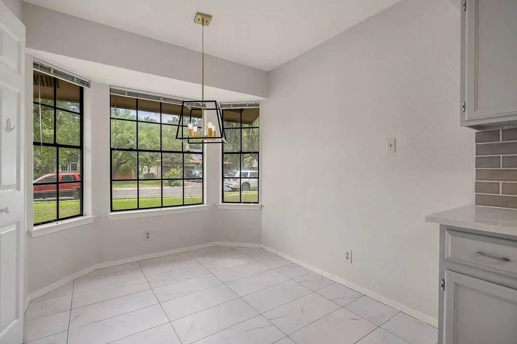 8905 Bridgewood Trail Austin TX 78729