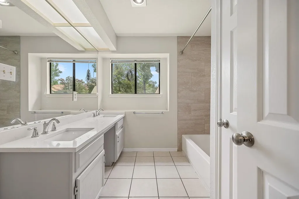 8905 Bridgewood Trail Austin TX 78729