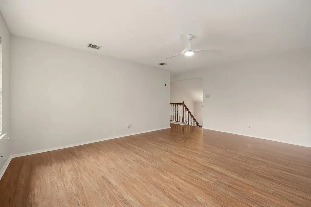 8905 Bridgewood Trail Austin TX 78729