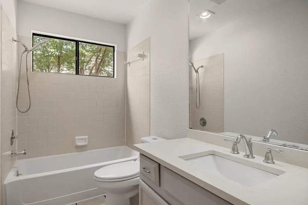 8905 Bridgewood Trail Austin TX 78729