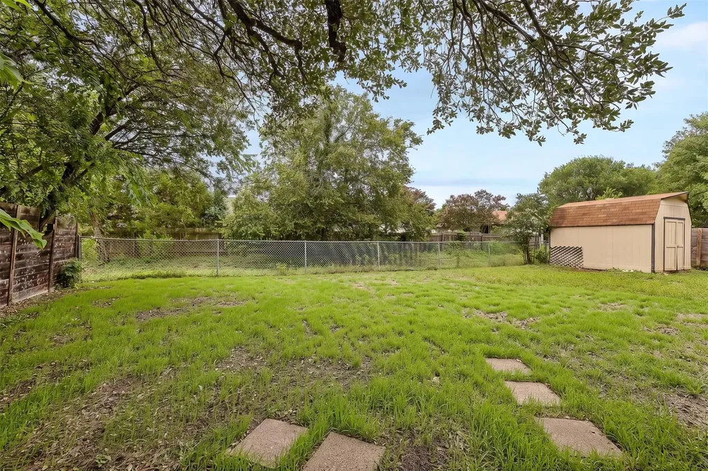 8905 Bridgewood Trail Austin TX 78729