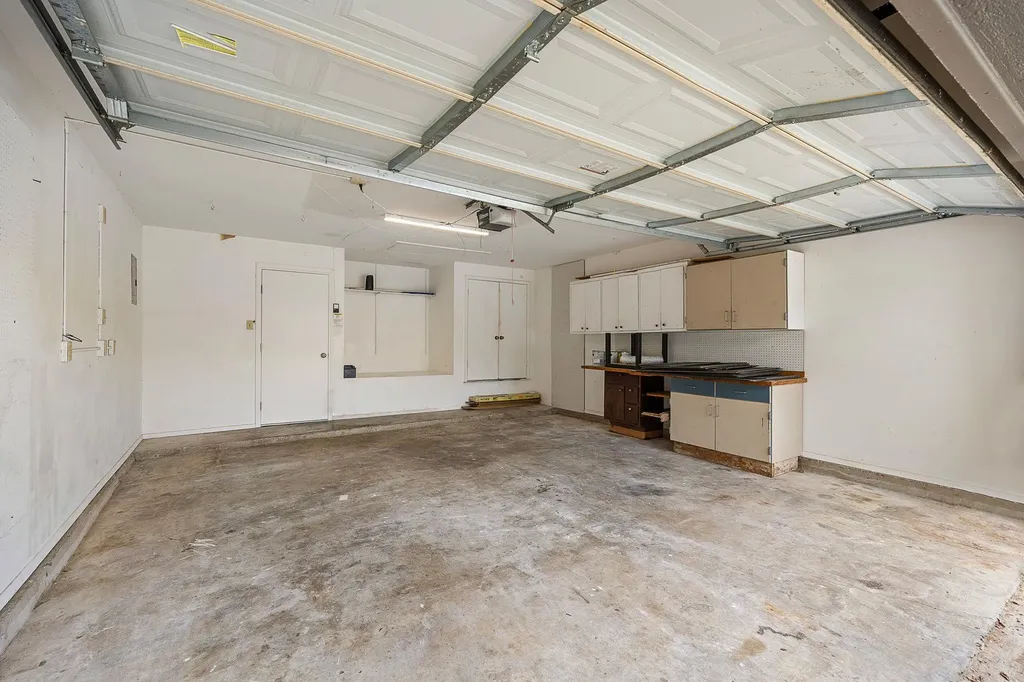 8905 Bridgewood Trail Austin TX 78729