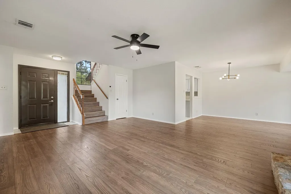 8905 Bridgewood Trail Austin TX 78729