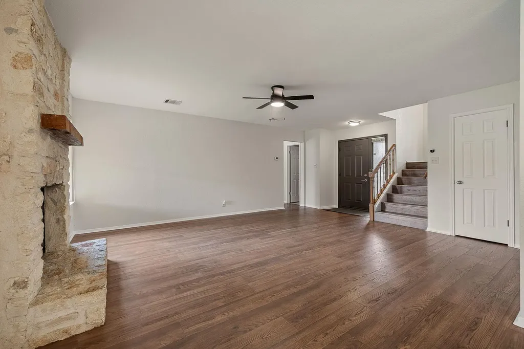 8905 Bridgewood Trail Austin TX 78729