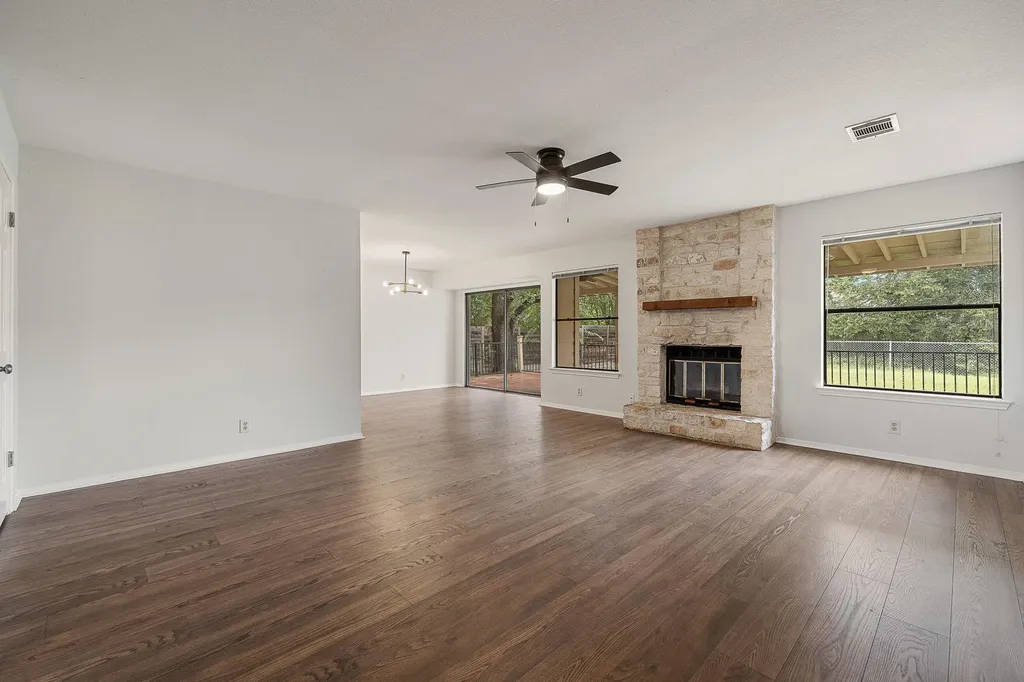 8905 Bridgewood Trail Austin TX 78729