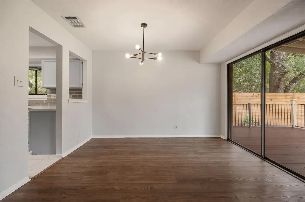 8905 Bridgewood Trail Austin TX 78729