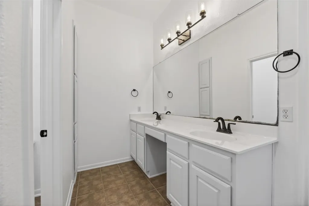 545 Manchester Lane Austin TX 78737