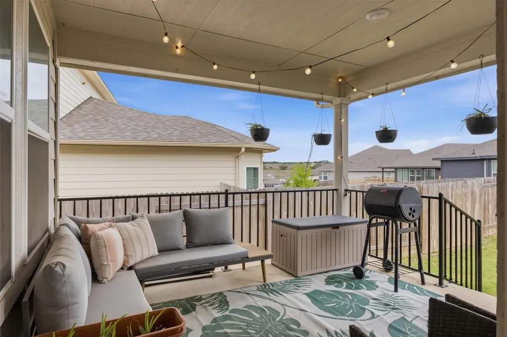 162 El Capitan Loop Dripping Springs TX 78620