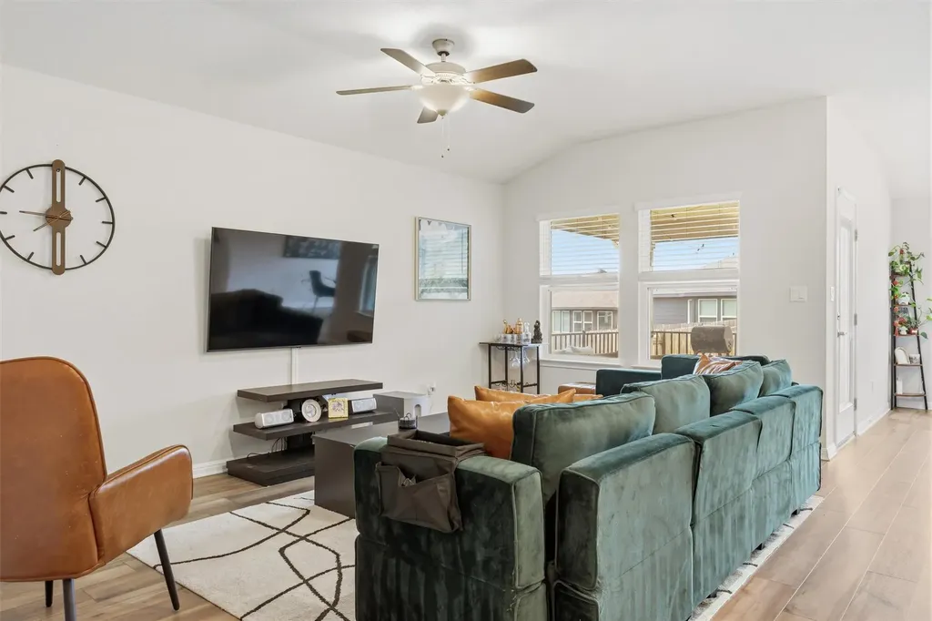 162 El Capitan Loop Dripping Springs TX 78620