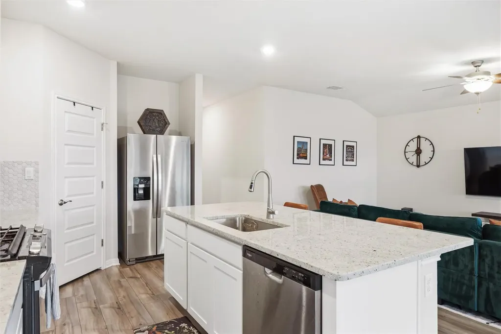 162 El Capitan Loop Dripping Springs TX 78620