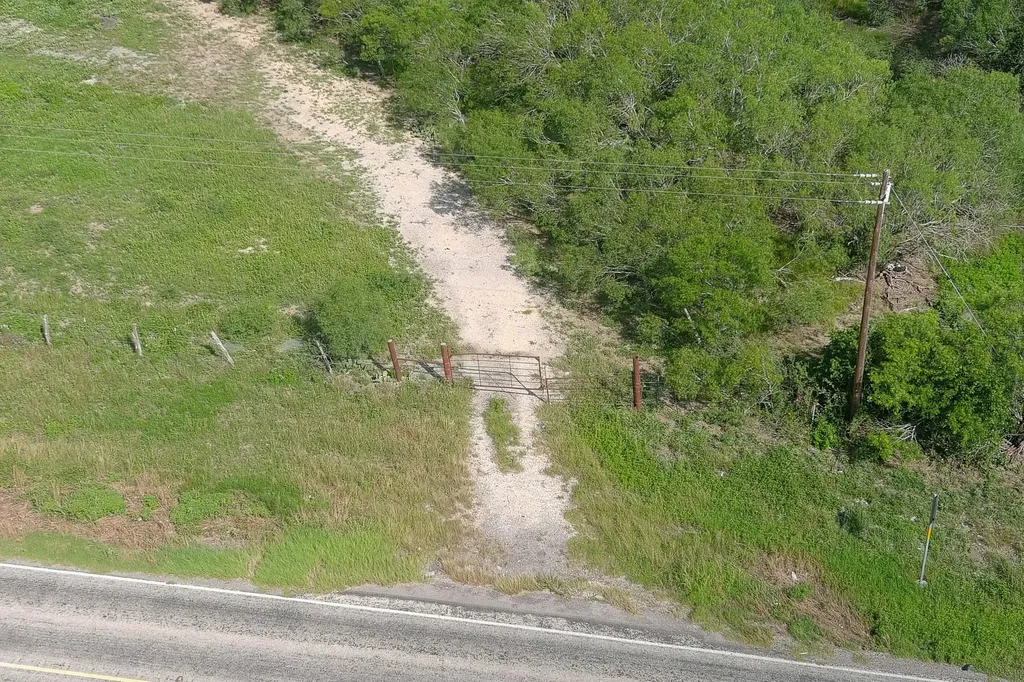 9411 Fm 86 Highway Lockhart TX 78644
