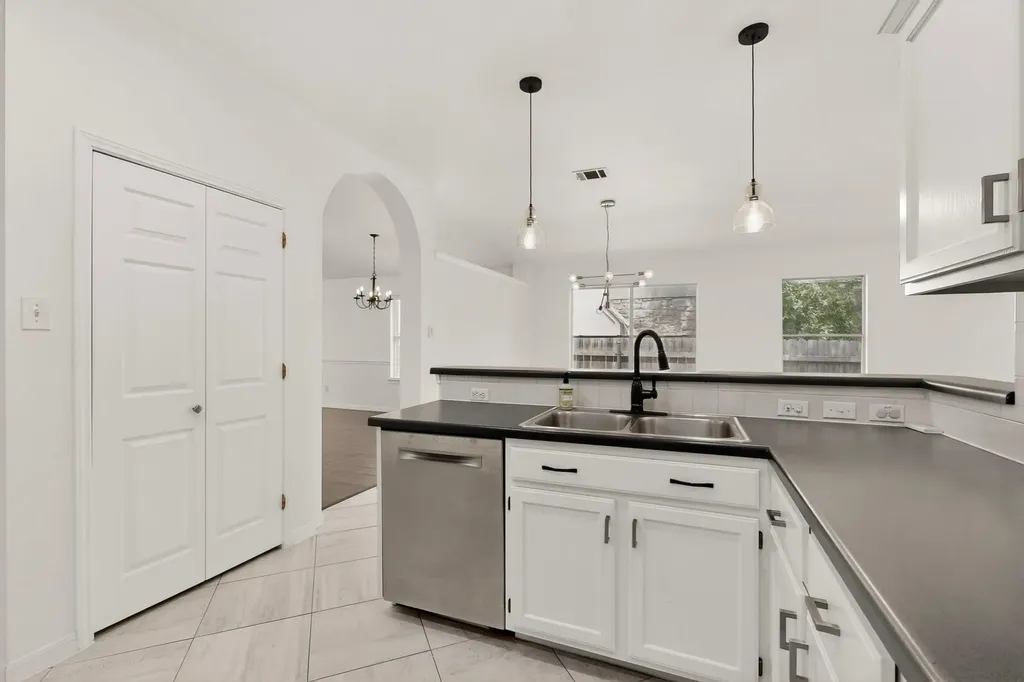 4628 Hoffman Drive Austin TX 78749