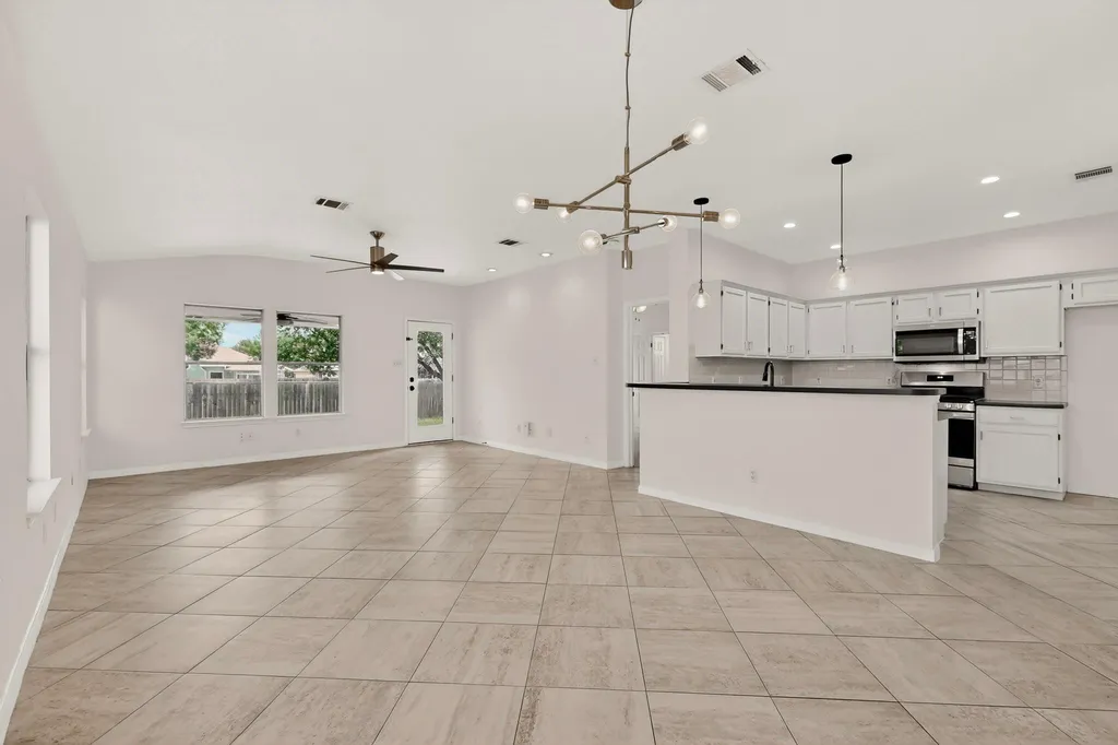 4628 Hoffman Drive Austin TX 78749