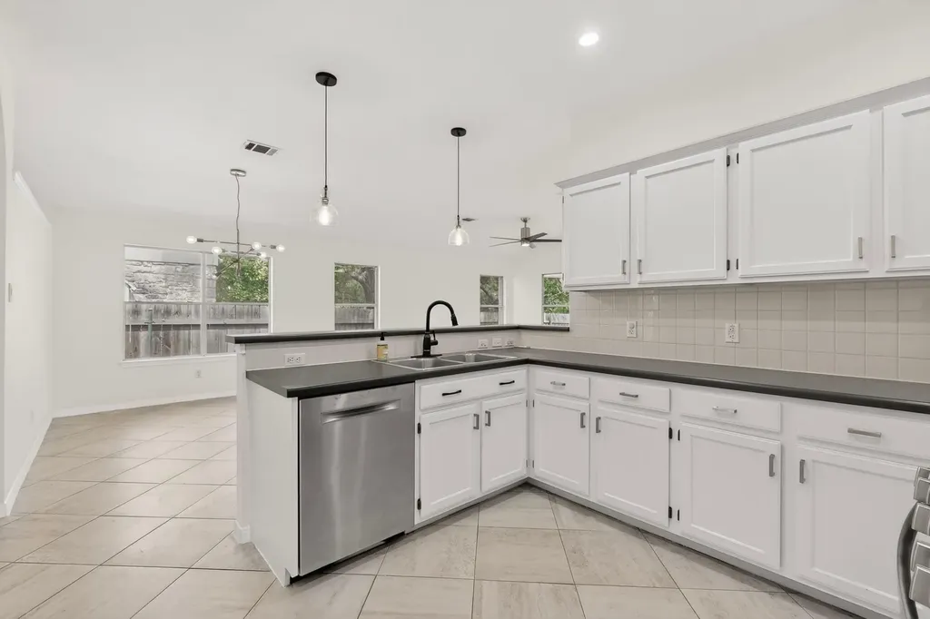 4628 Hoffman Drive Austin TX 78749
