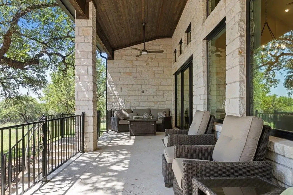 461 Crosswater Lane Dripping Springs TX 78620