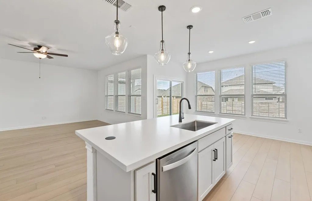 405 Foresail Road Leander TX 78641