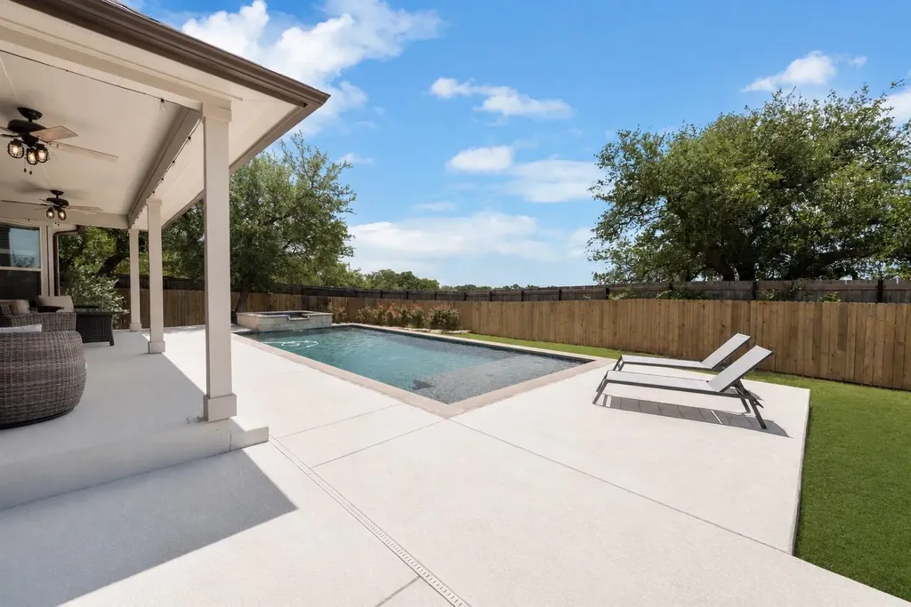 689 Pink Granite Boulevard Dripping Springs TX 78620