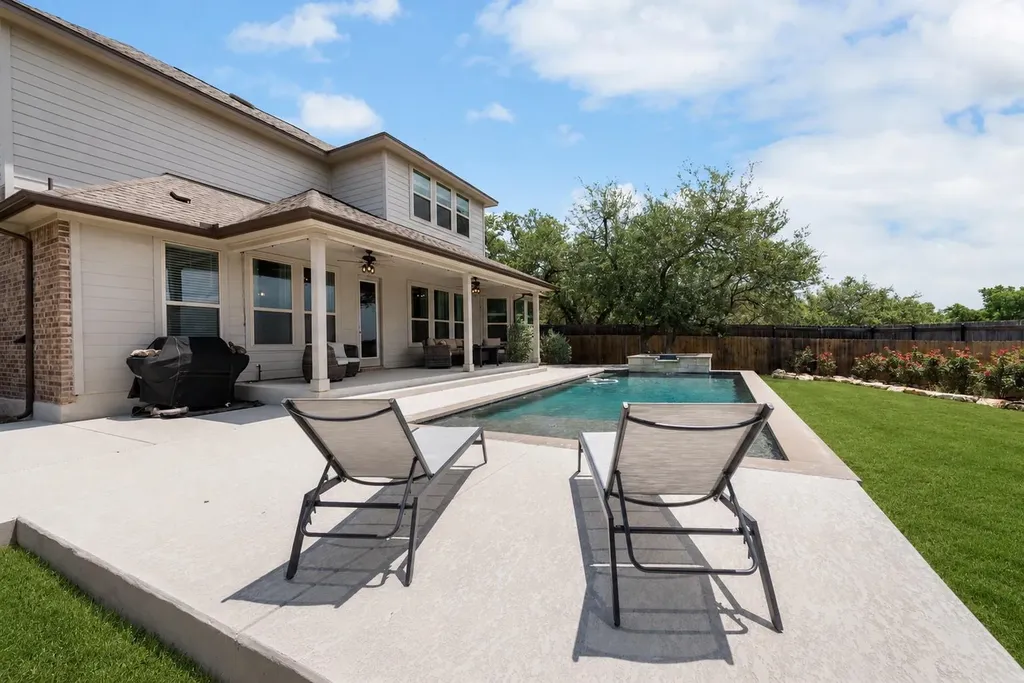 689 Pink Granite Boulevard Dripping Springs TX 78620