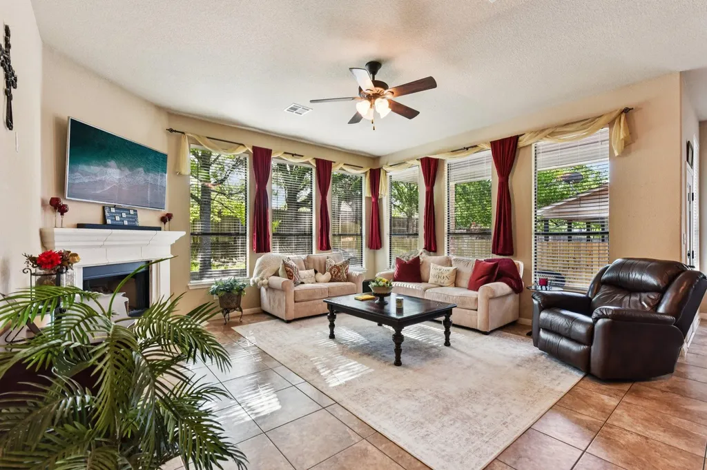 1353 Talley Loop Buda TX 78610