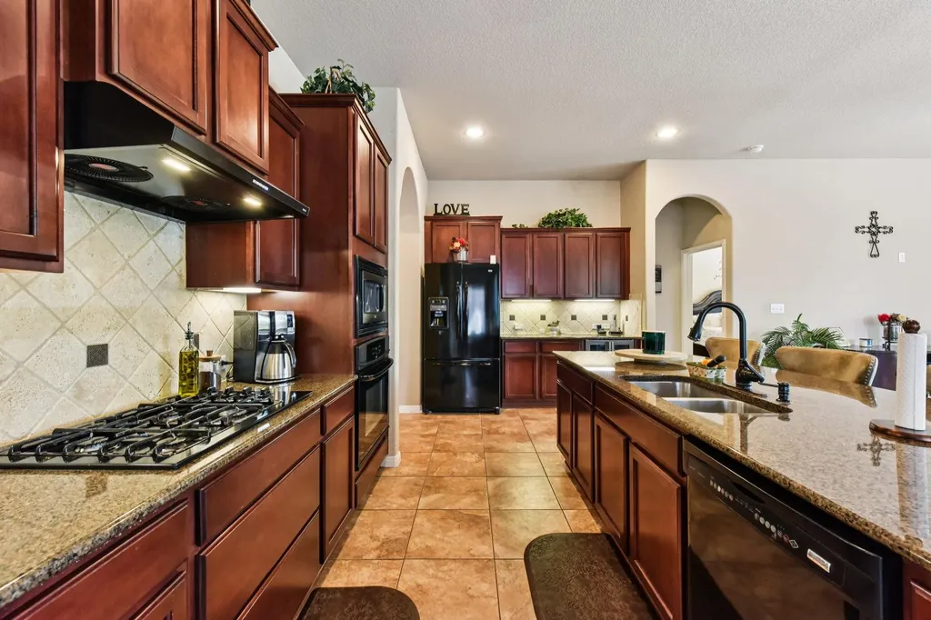 1353 Talley Loop Buda TX 78610