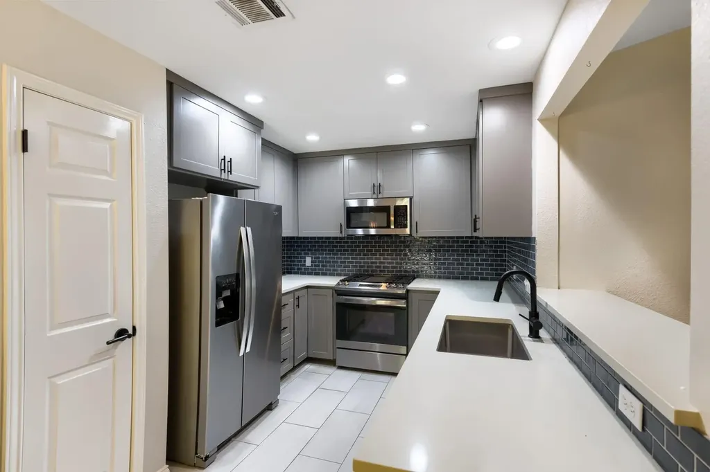 9616 Holly Springs Drive Austin TX 78748