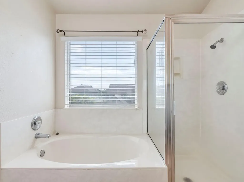 5814 Negley Kyle TX 78640