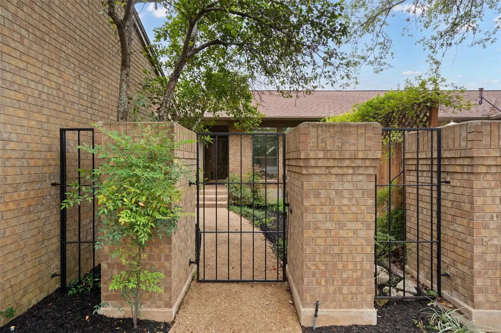 5724 N Scout Island Circle Austin TX 78731