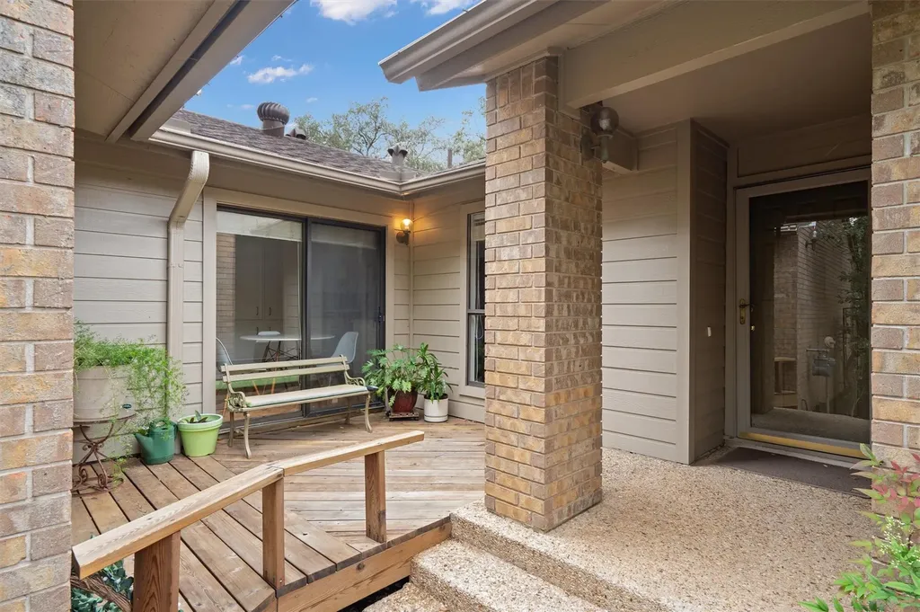 5724 N Scout Island Circle Austin TX 78731