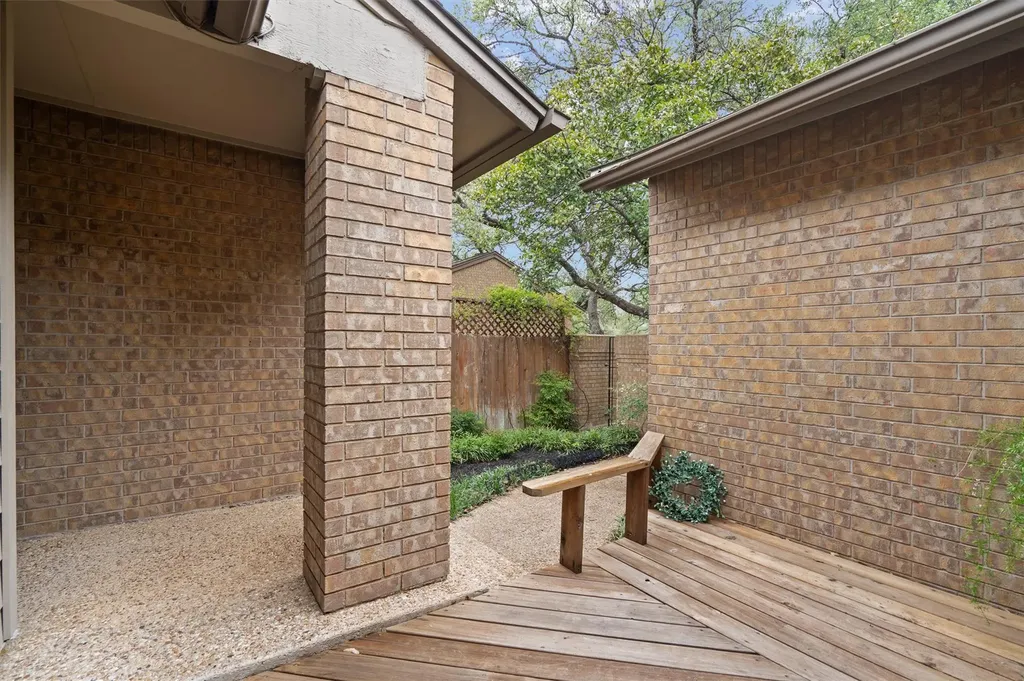5724 N Scout Island Circle Austin TX 78731