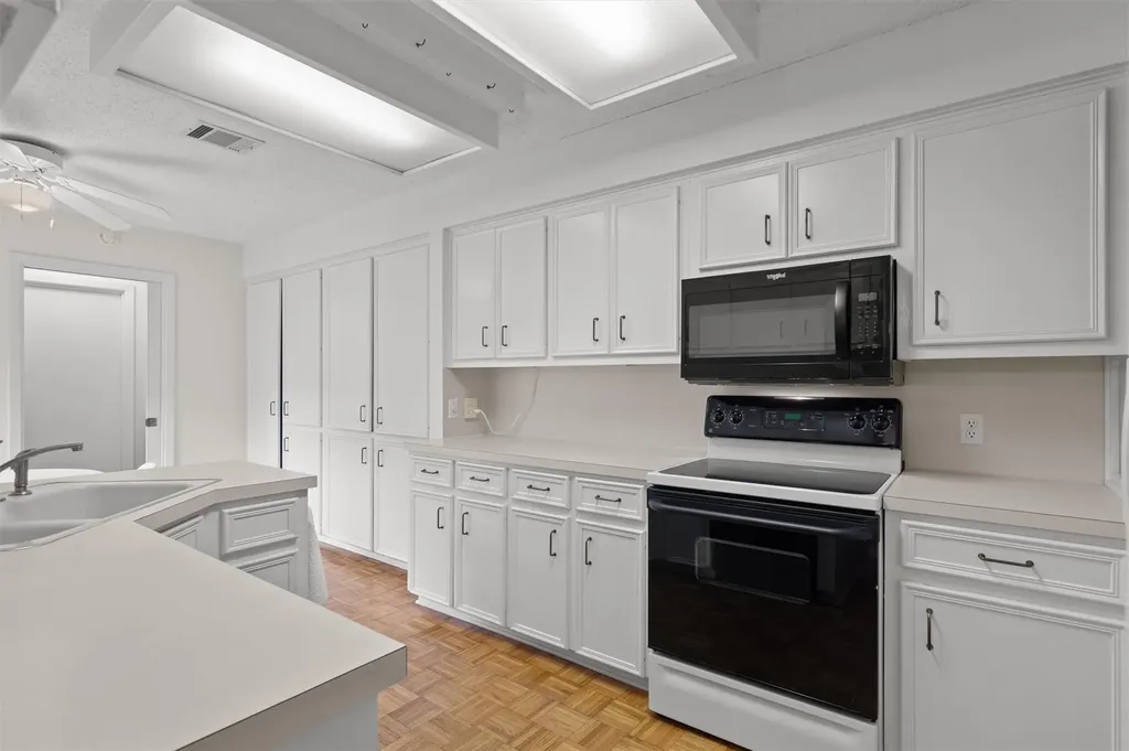 5724 N Scout Island Circle Austin TX 78731