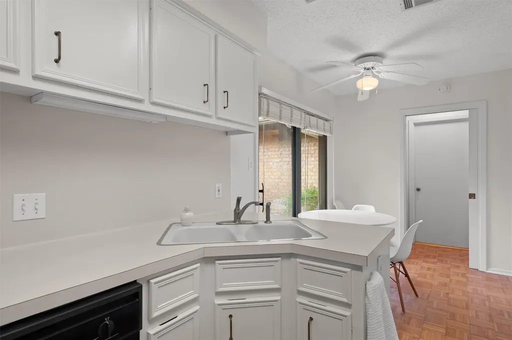 5724 N Scout Island Circle Austin TX 78731
