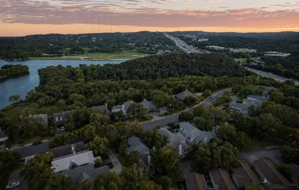 5724 N Scout Island Circle Austin TX 78731