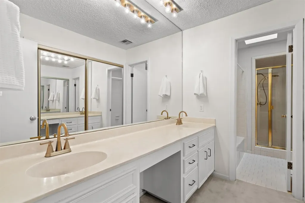 5724 N Scout Island Circle Austin TX 78731
