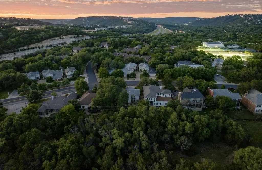5724 N Scout Island Circle Austin TX 78731