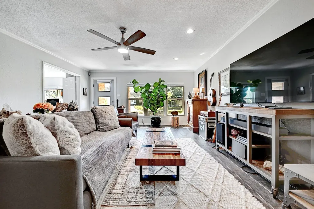 11133 Pinehurst Drive Austin TX 78747