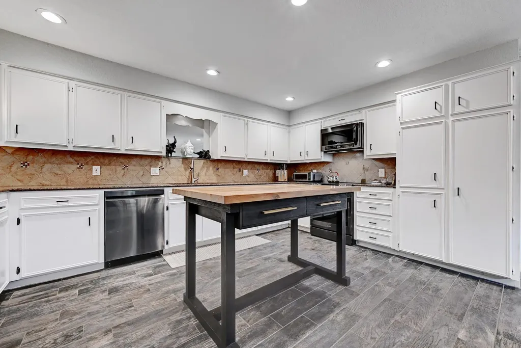 11133 Pinehurst Drive Austin TX 78747
