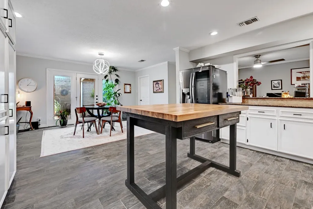 11133 Pinehurst Drive Austin TX 78747