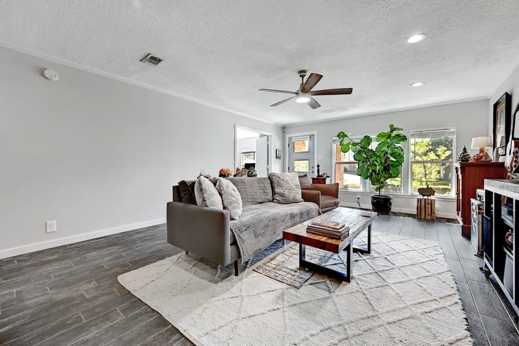 11133 Pinehurst Drive Austin TX 78747