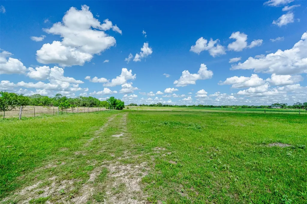 3109 Tenney Creek Road Luling TX 78648