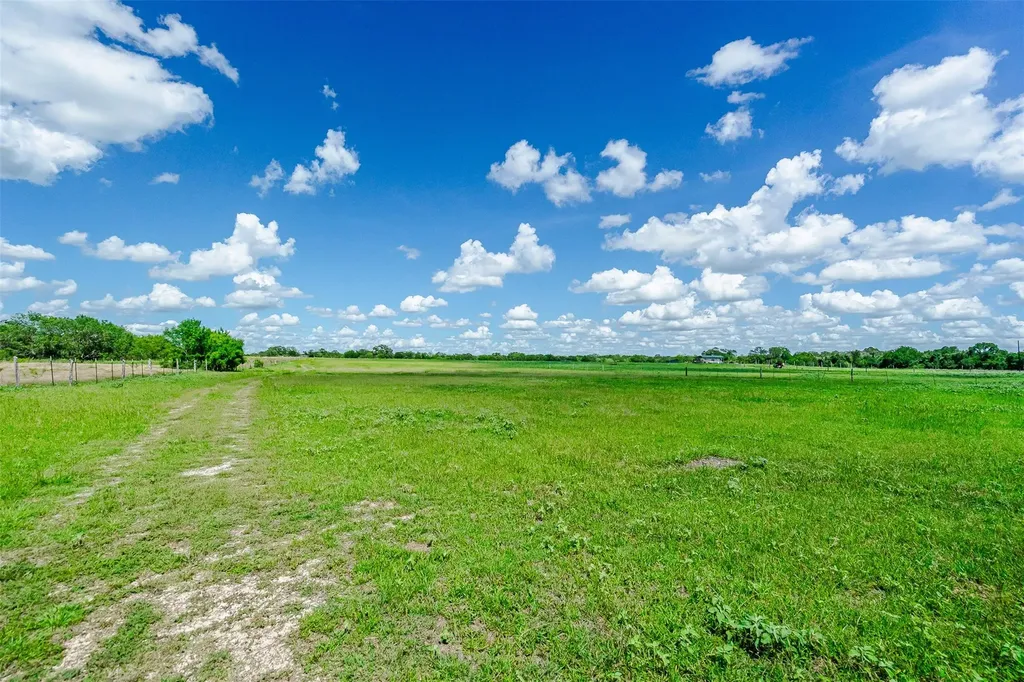 3109 Tenney Creek Road Luling TX 78648