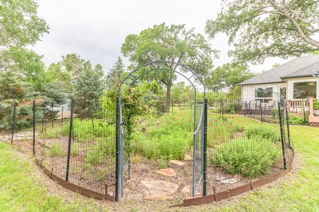 10905 W Cave Boulevard Dripping Springs TX 78620