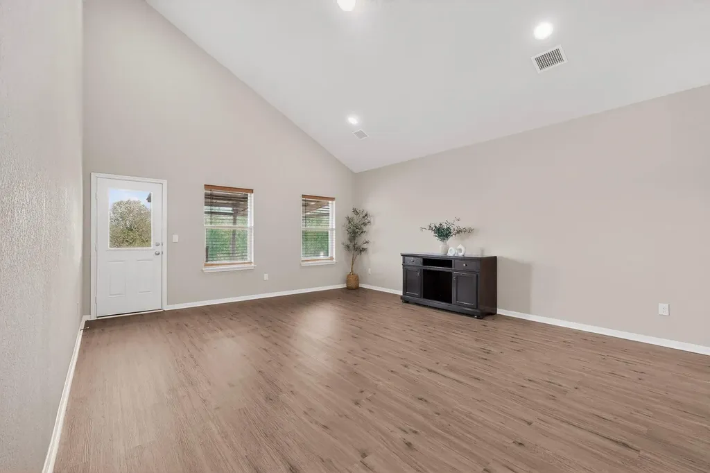 5905 Diamondleaf Bend Austin TX 78724