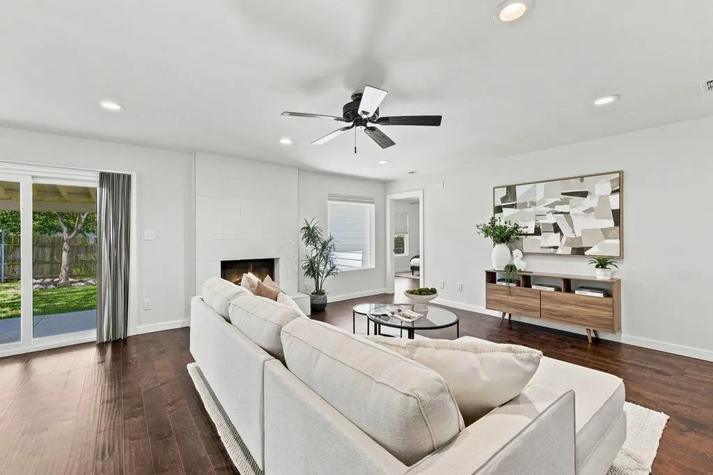 5611 Porsche Lane Austin TX 78749