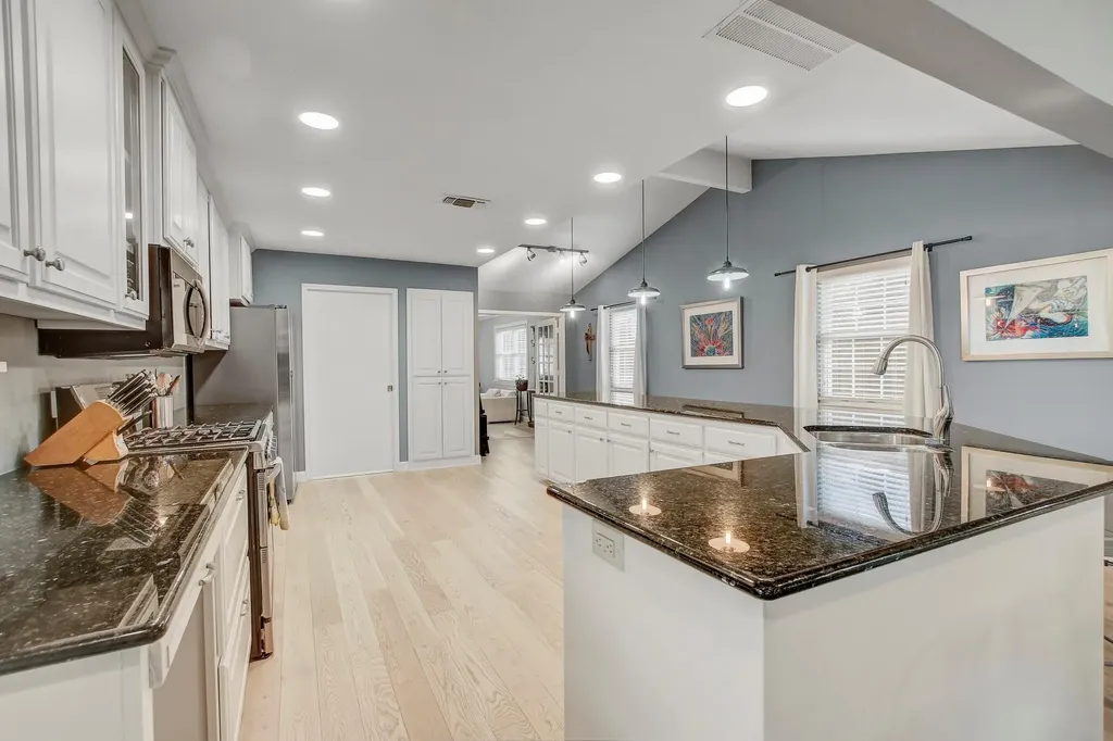 2104 W 10th Street Austin TX 78703