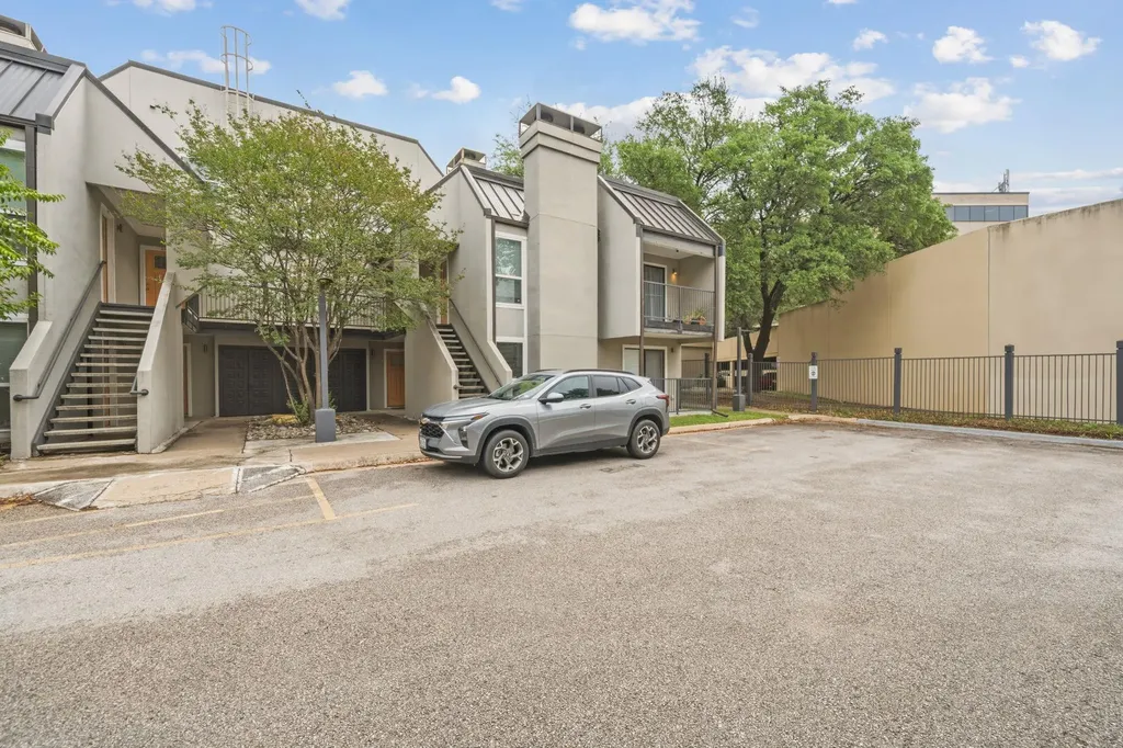 935 La Posada Drive Austin TX 78752