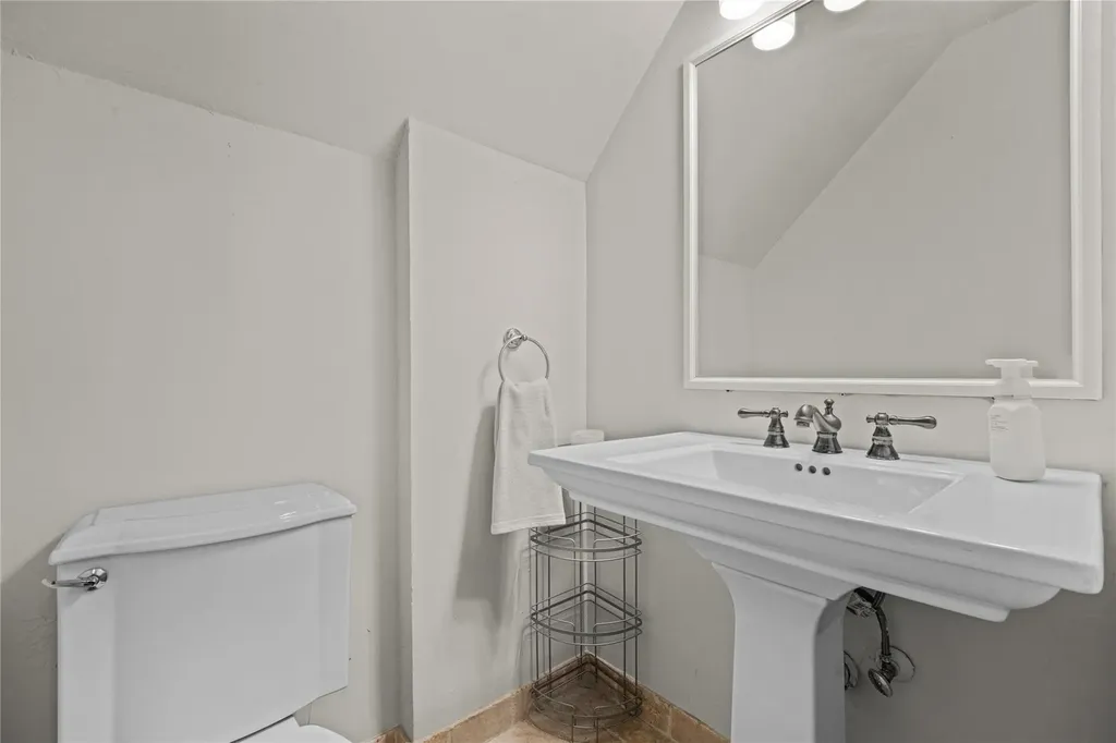 11021 Whiskey River Drive Austin TX 78748