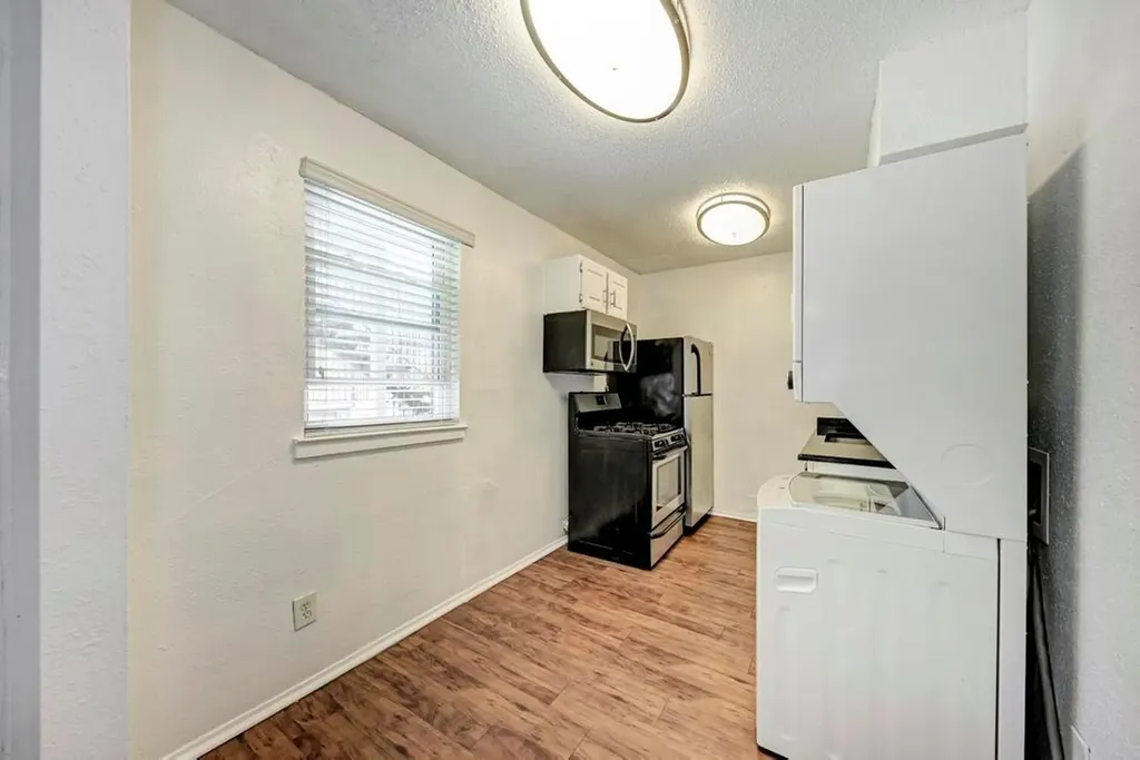 2401 Manor Road Austin TX 78722